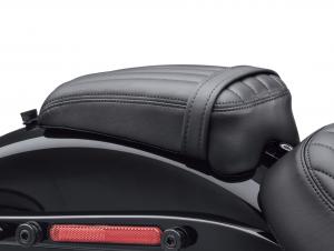 PASSENGER PILLION - STREET BOB®/ SOFTAIL SLIM®<br />STYLING* 52400128